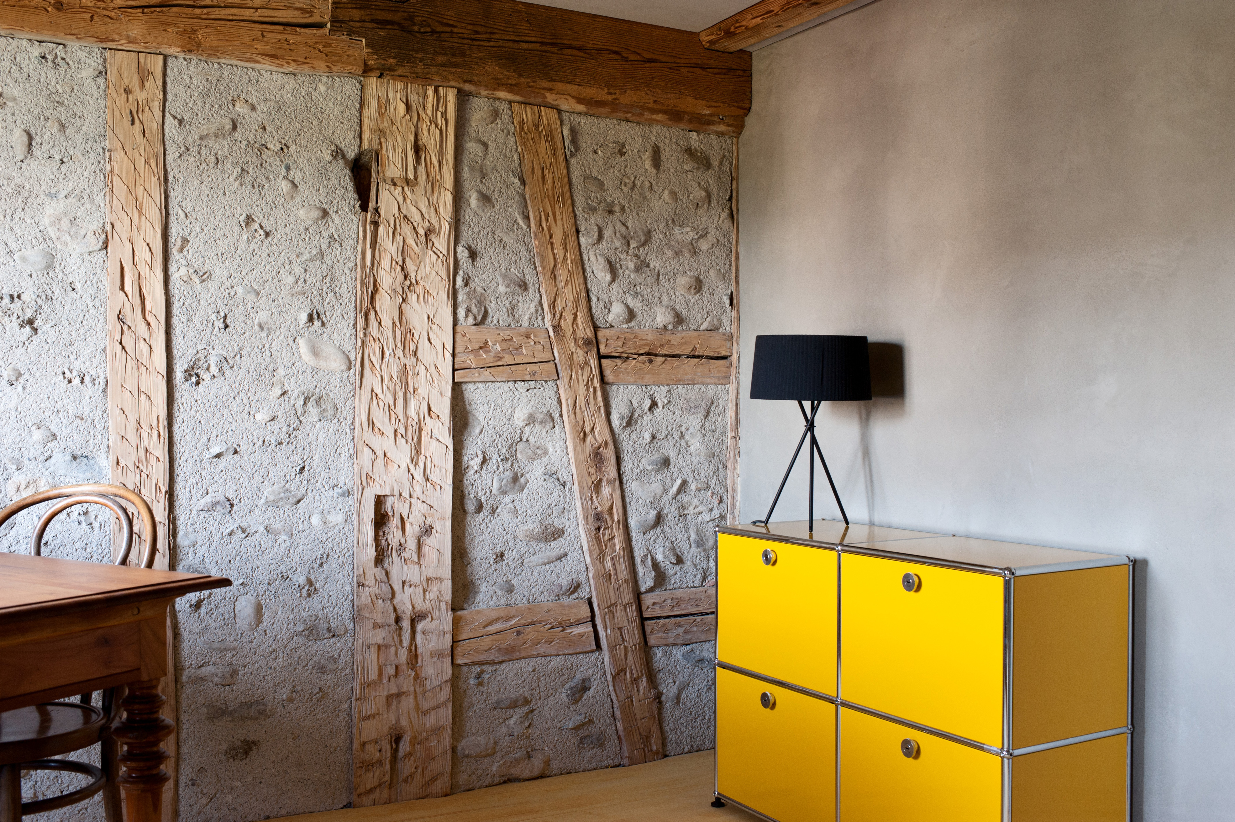 Sumpfkalk und Holzbalken Sumpfkalk und Holzbalken