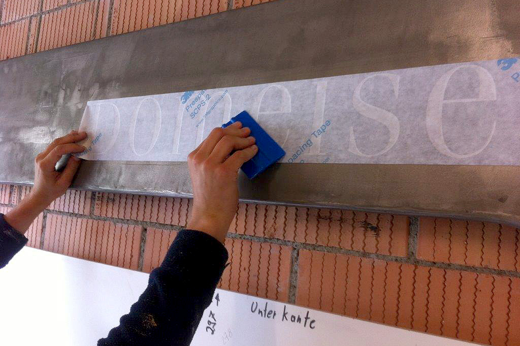 Schriftzug kleben Schriftzug kleben