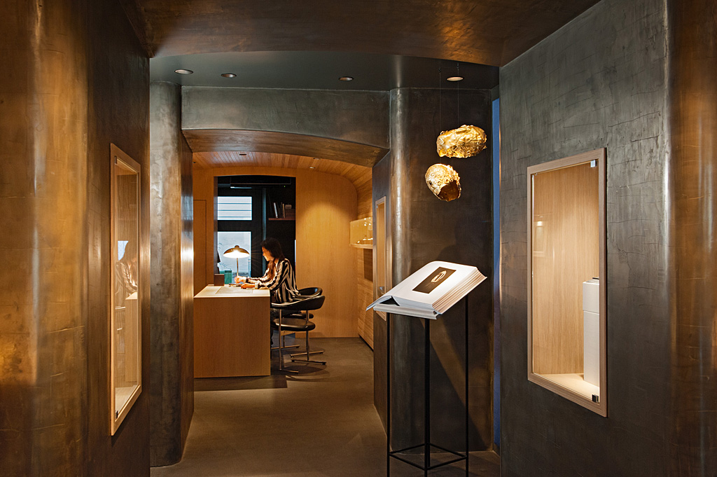 Oberflächen in Platin und Messing | Domeisen Juwelery | durch Bickelmaler Oberflächen in Platin und Messing | Domeisen Juwelery | durch Bickelmaler