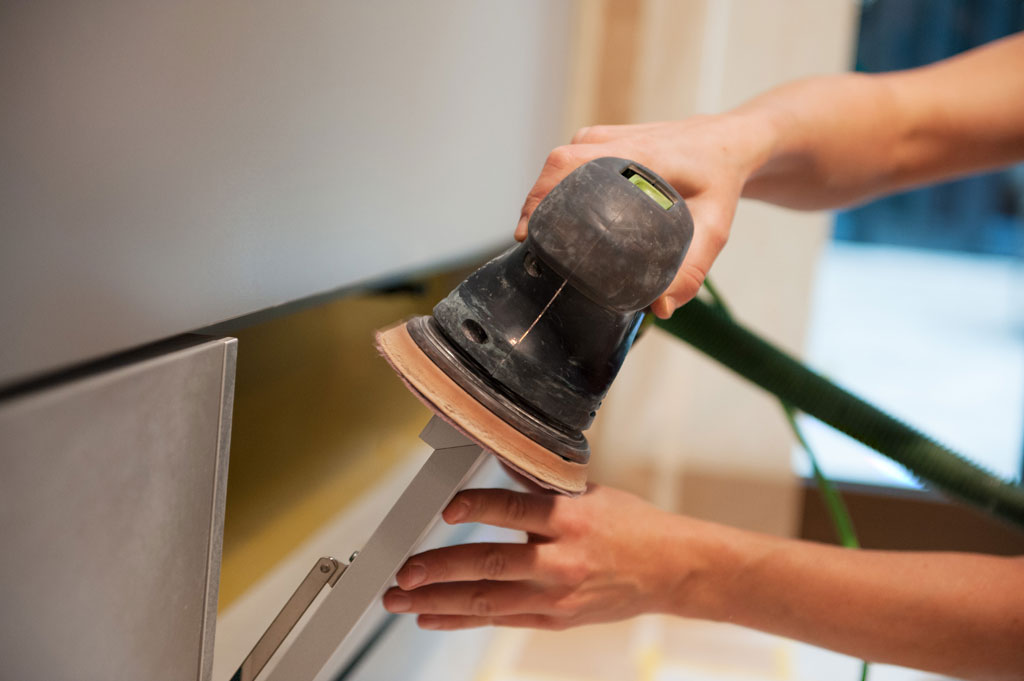 Blechschrank abschleifen Blechschrank abschleifen