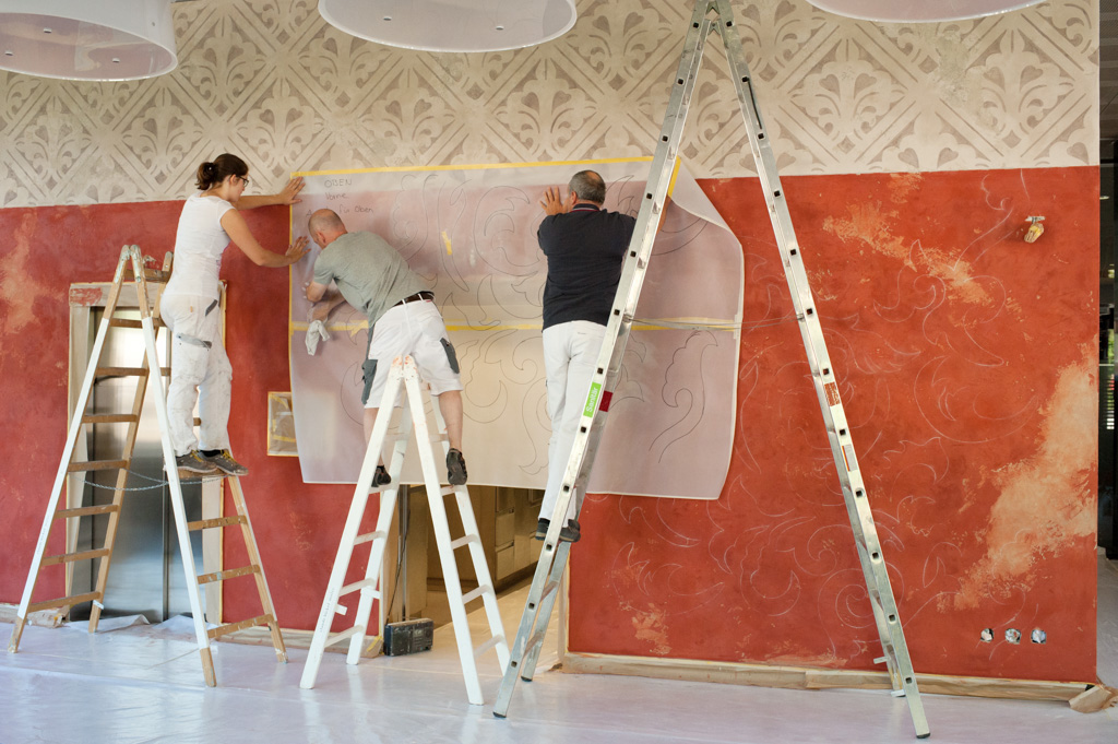 Fresco Verputz Ornamente auf Wand übertragen Fresco Verputz Ornamente auf Wand übertragen