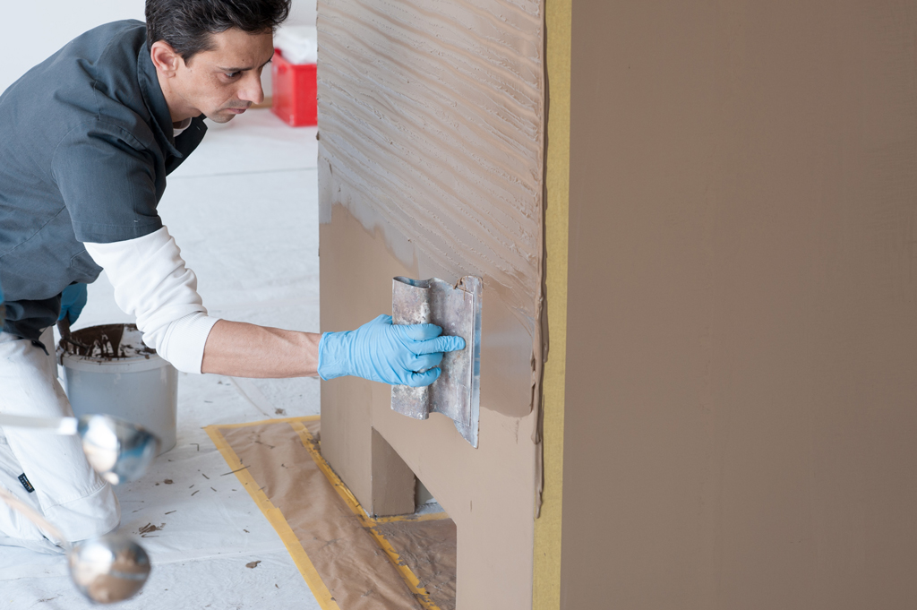 Auftragen, strukturieren und ausarbeiten der Bronzepaste Auftragen, strukturieren und ausarbeiten der Bronzepaste