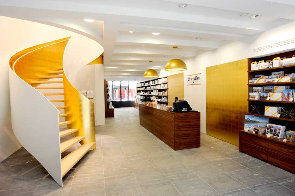 Gold für Wände & Treppe | Läckerlihuus | durch Bickelmaler Gold für Wände & Treppe | Läckerlihuus | durch Bickelmaler