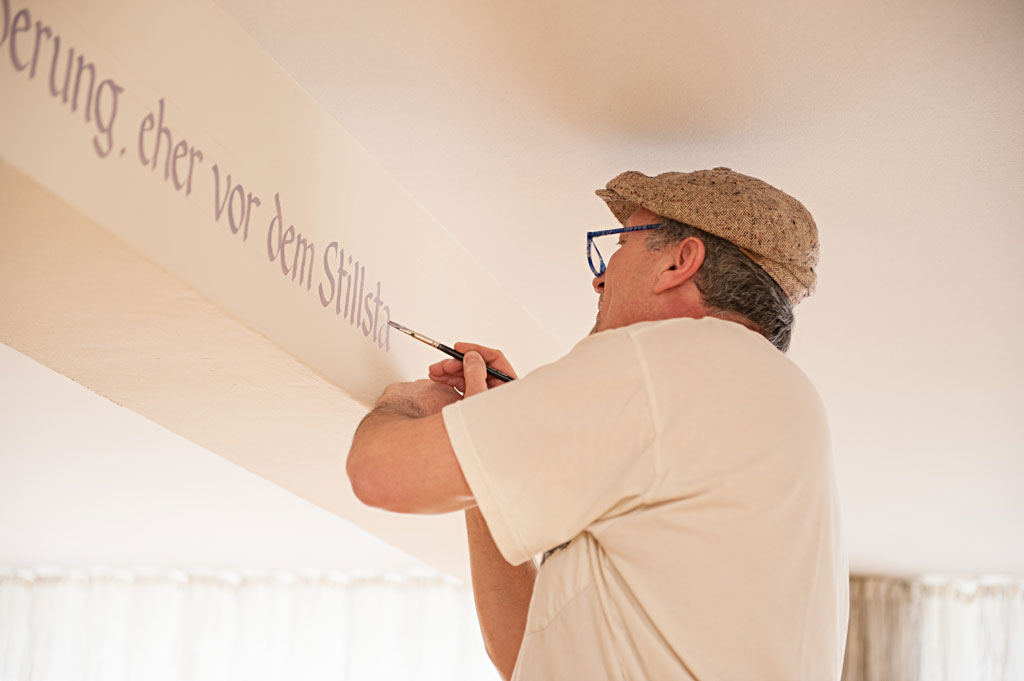 Wandschrift in Kaligrafie | Clienia Privatklinik | durch Bickelmaler Wandschrift in Kaligrafie | Clienia Privatklinik | durch Bickelmaler