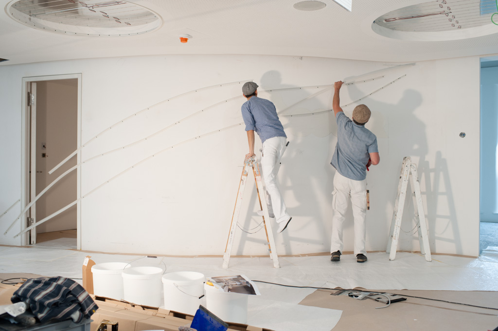 Gipsrelief Grundschienen montieren Gipsrelief Grundschienen montieren