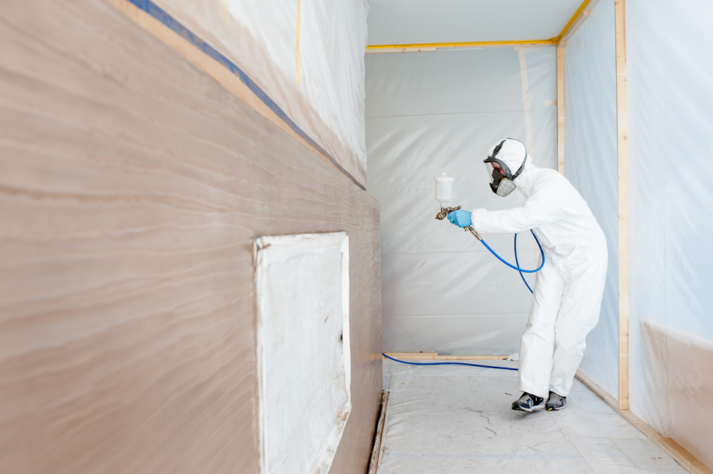 exaktes Auftragen einer speziellen Patinalösung exaktes Auftragen einer speziellen Patinalösung